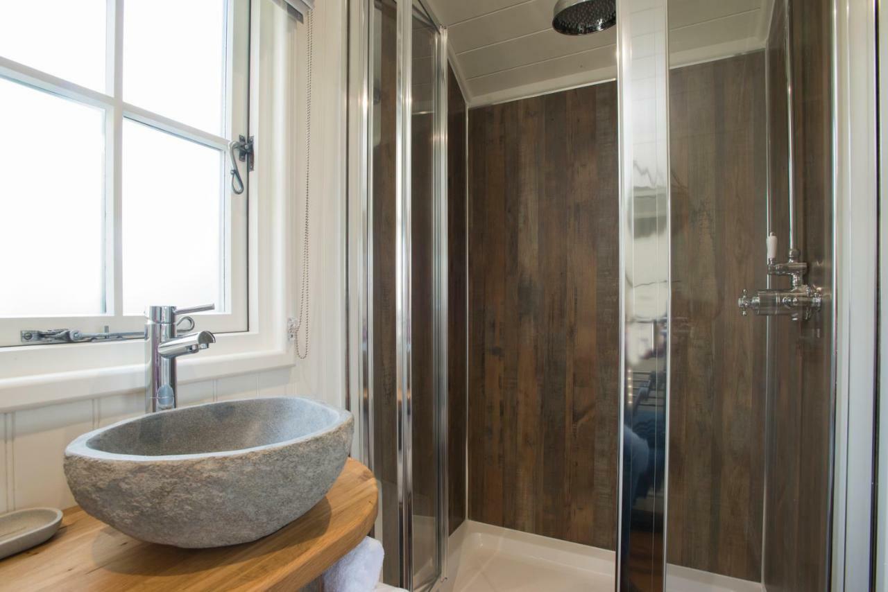 Vila West Coast Hideaways Nedd Exteriér fotografie